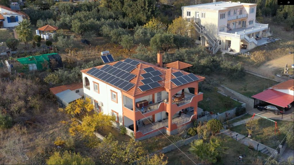 Καλαίσθητη εγκατάσταση φωτοβολταϊκού σε κατοικία από την ΙΩΝΙΚΗ Renewables