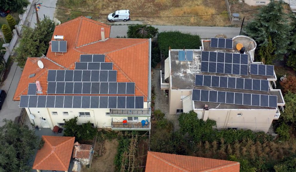 Οικιακά φωτοβολταϊκά σε στέγες κατοικιών